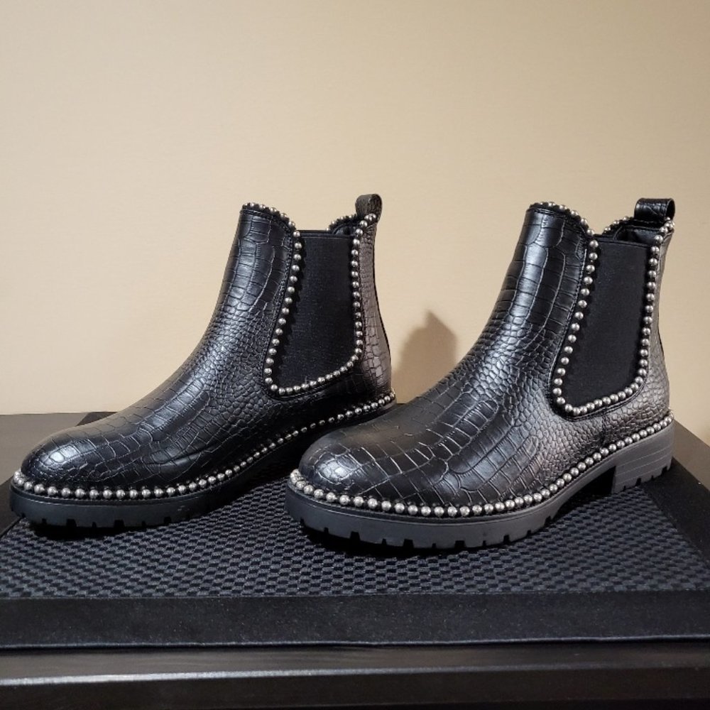 La Bottine Souriante women Leather Boots Black w/studs pull on Size 39 New